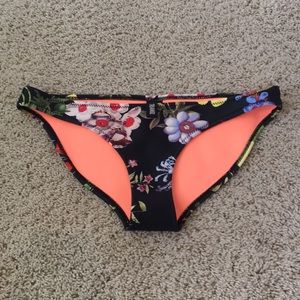 Triangl bottoms only worn once